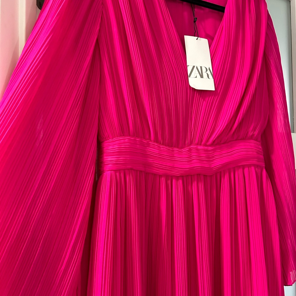 Zara Dress new with tags never worn!! Midi/ Maxi length!! Size Large!!